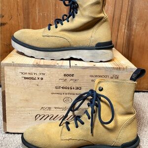 Sorel Women's Tan Suede Boots with Black Laces